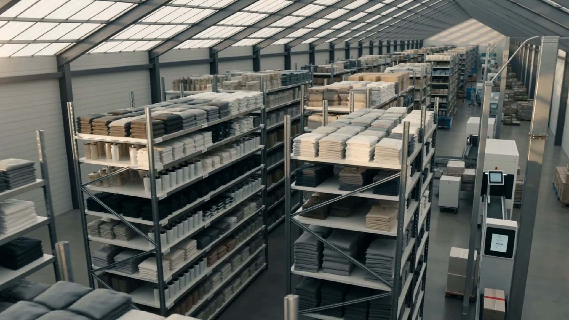 Szenische Ablaufvisualisierung eines Werbemittel-Sortiments auf dem Weg durch Lager und Versand.